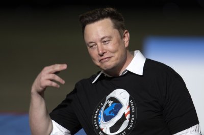Reaction divided over Elon Musk’s plan to purchase Twitter