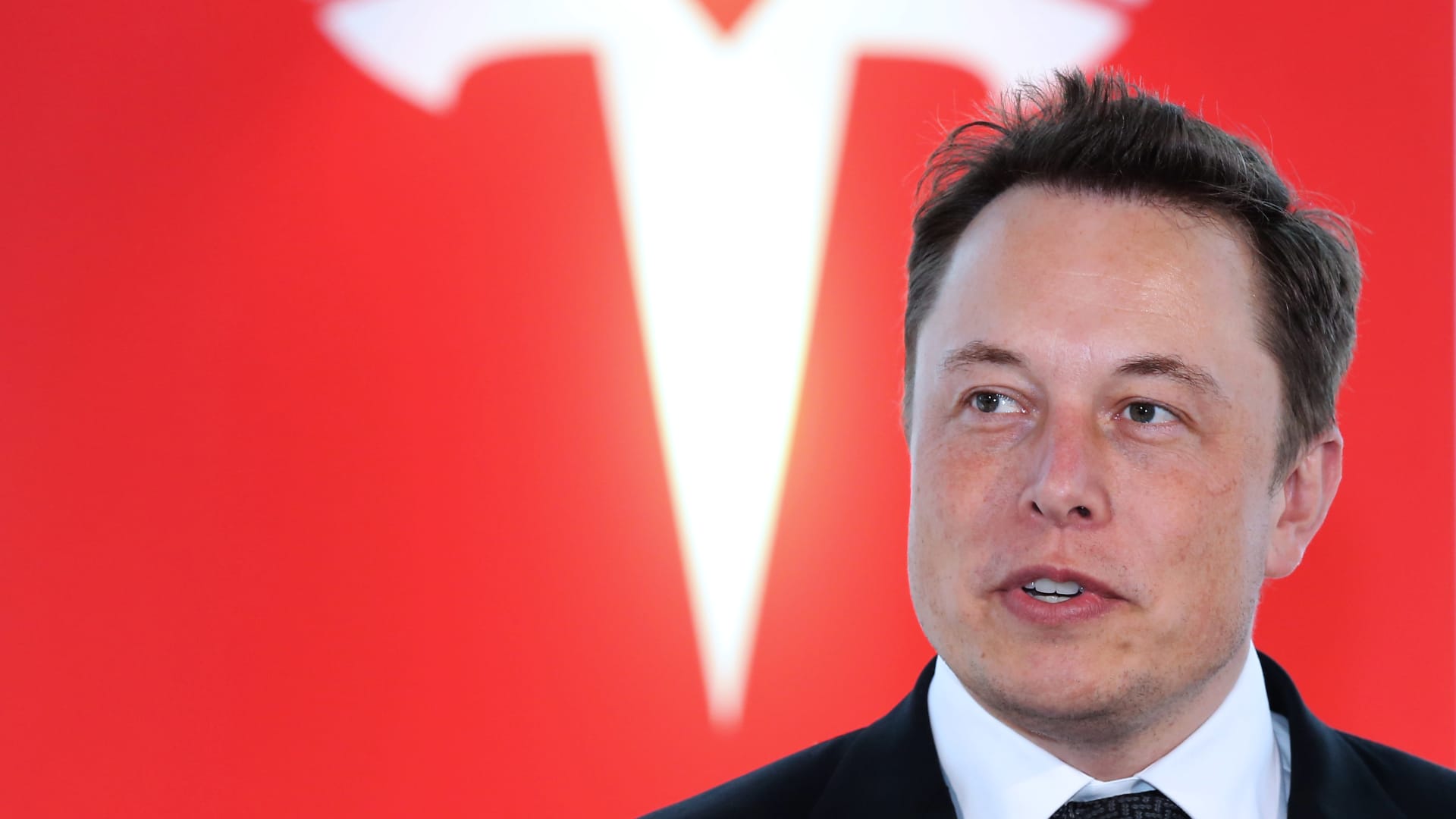 Elon Musk blasts Biden administration, Democrats on Twitter over ‘hate,’ sidelining of Tesla